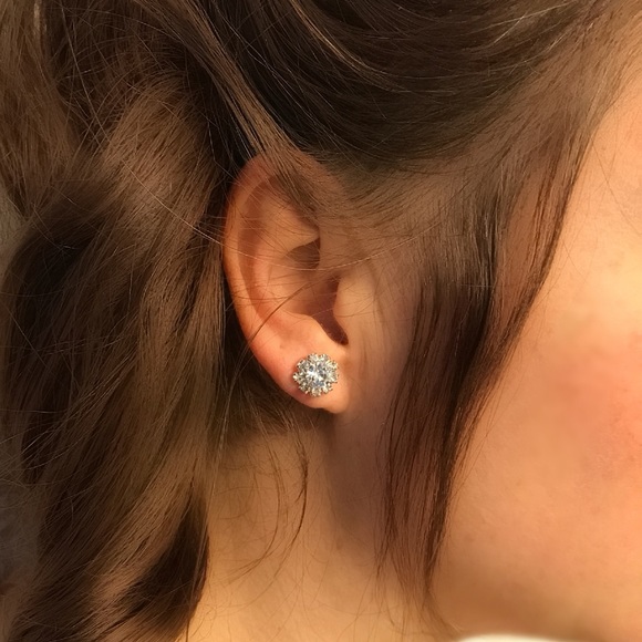 NEW!💙💎BEAUTIFUL BLING EARRING💎💙PRETTY! CLASSY! - Picture 4 of 7